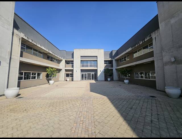 4,730M² OFFICE FOR SALE IN LONGMEADOW